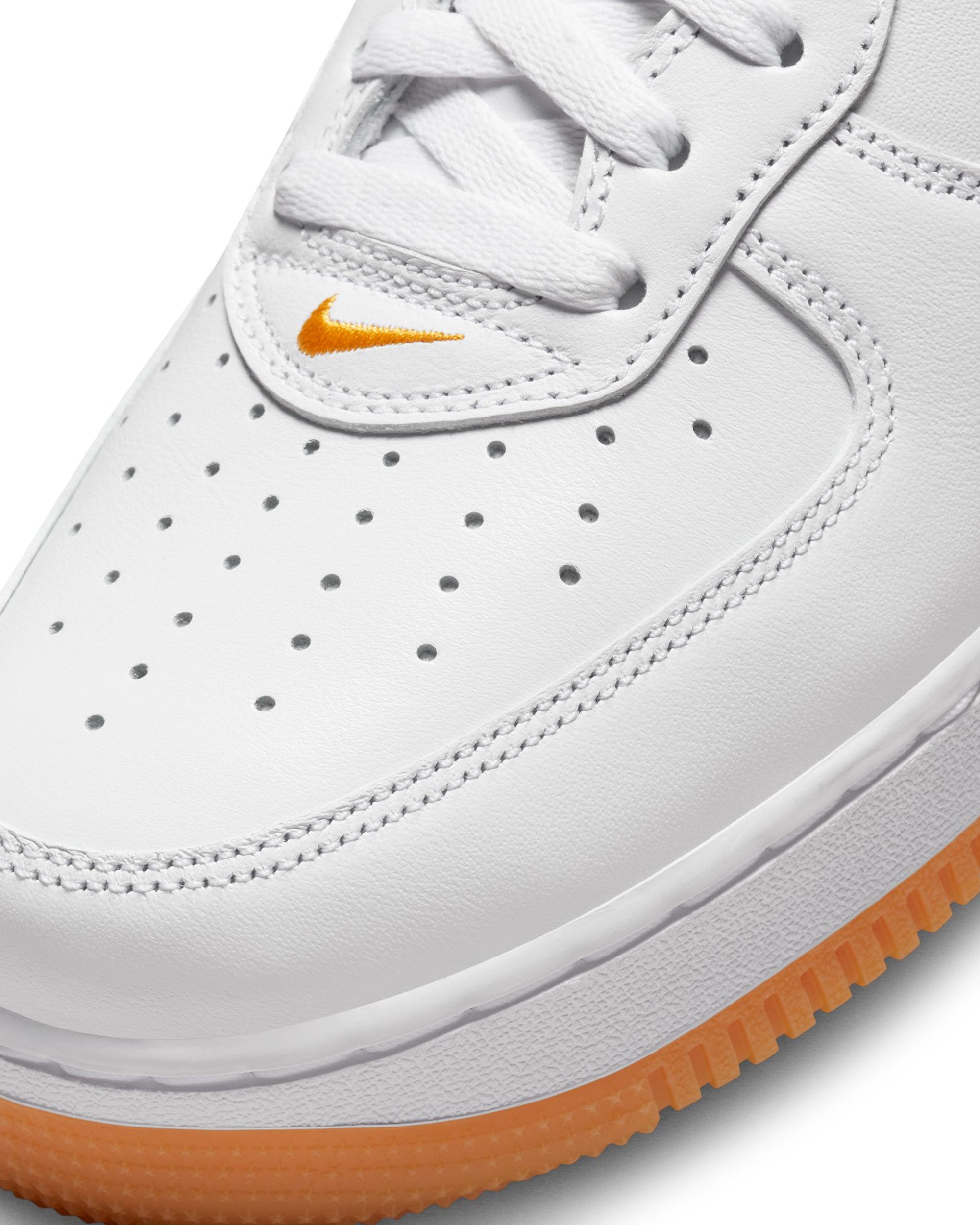 Air Force 1 Low Retro Waterproof - White / University Gold / Gum Yellow