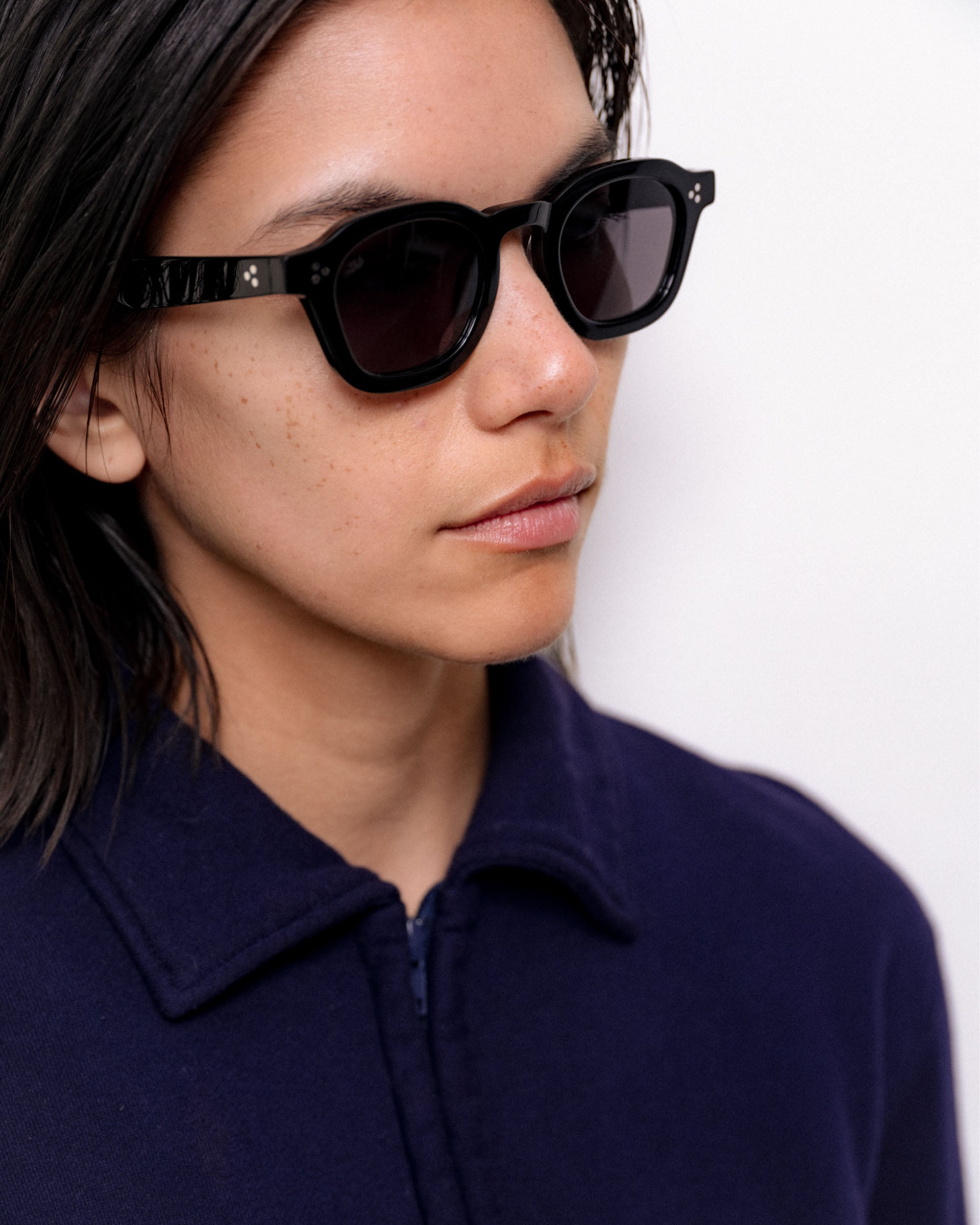 Logos - Black / Black