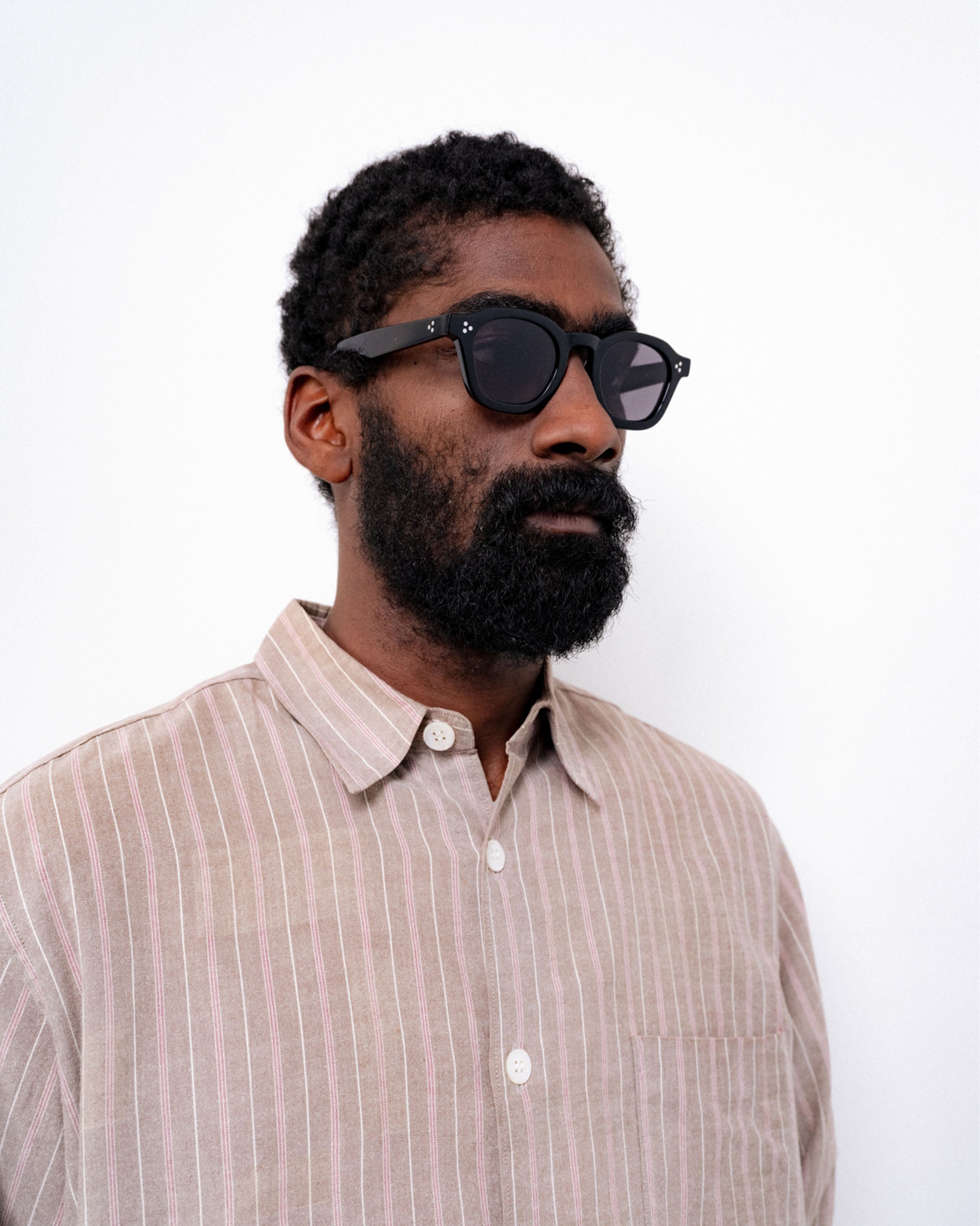 Logos - Black / Black