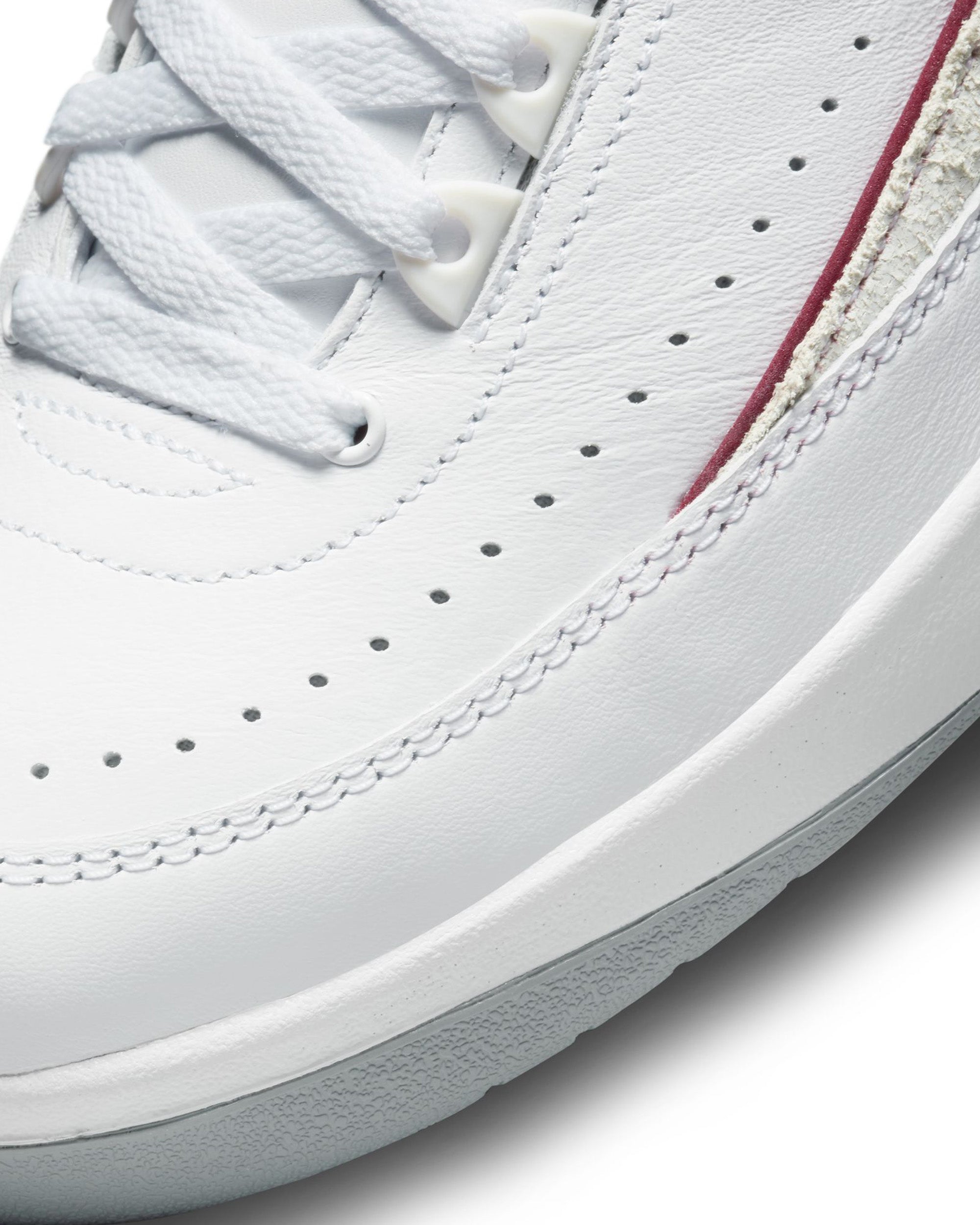 Air Jordan 2 Retro Low - White / Cherrywood Red