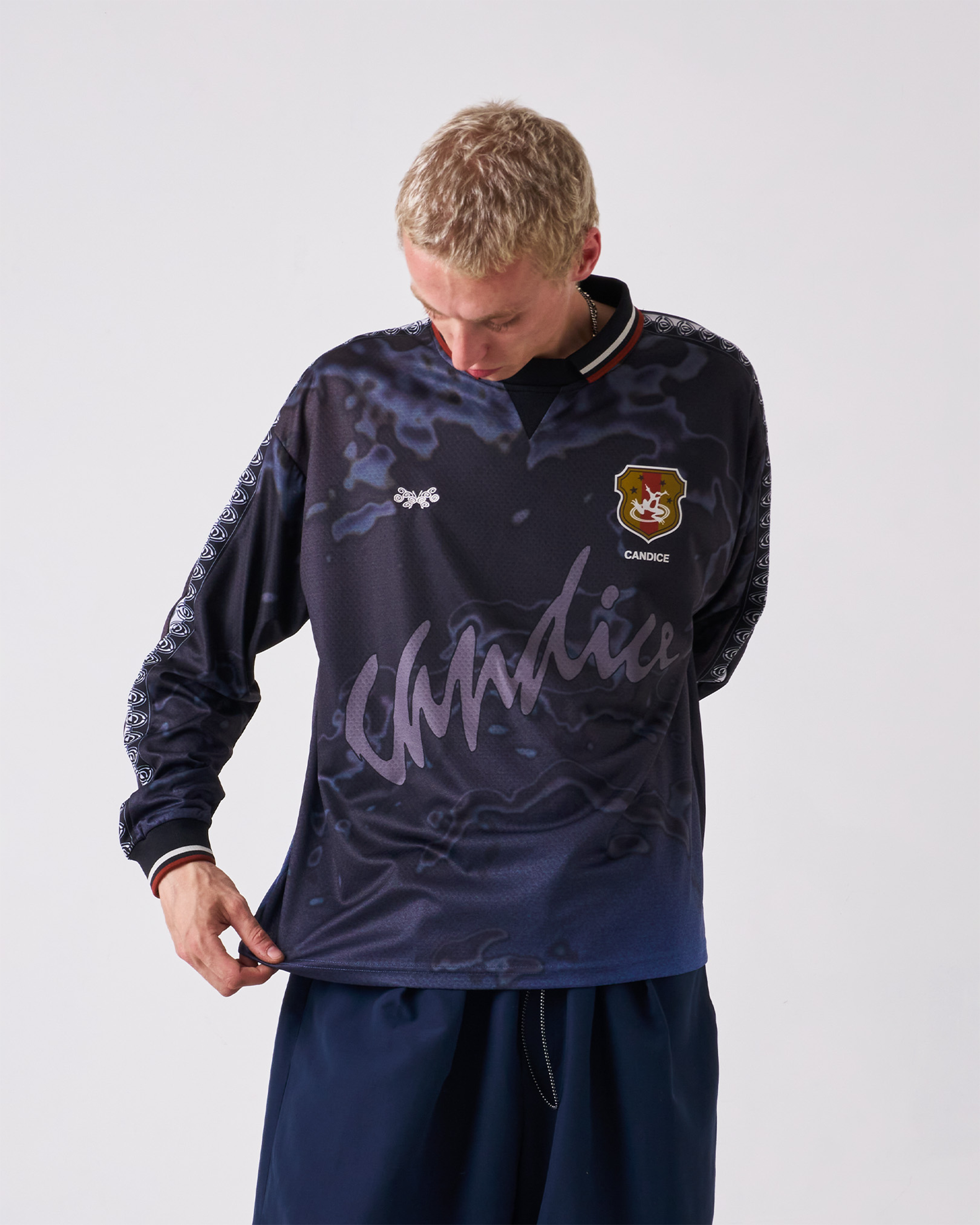 Frog Dreaming Football Jersey - Black / Blue