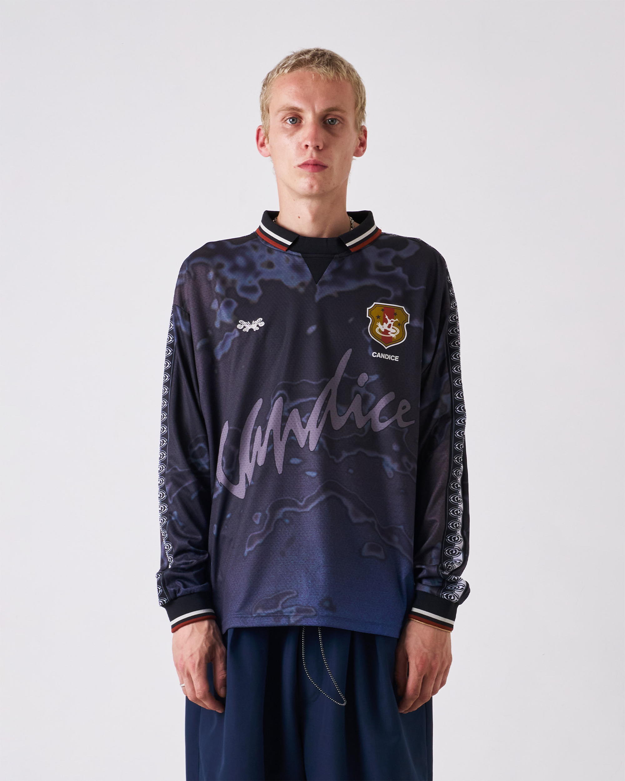 Frog Dreaming Football Jersey - Black / Blue
