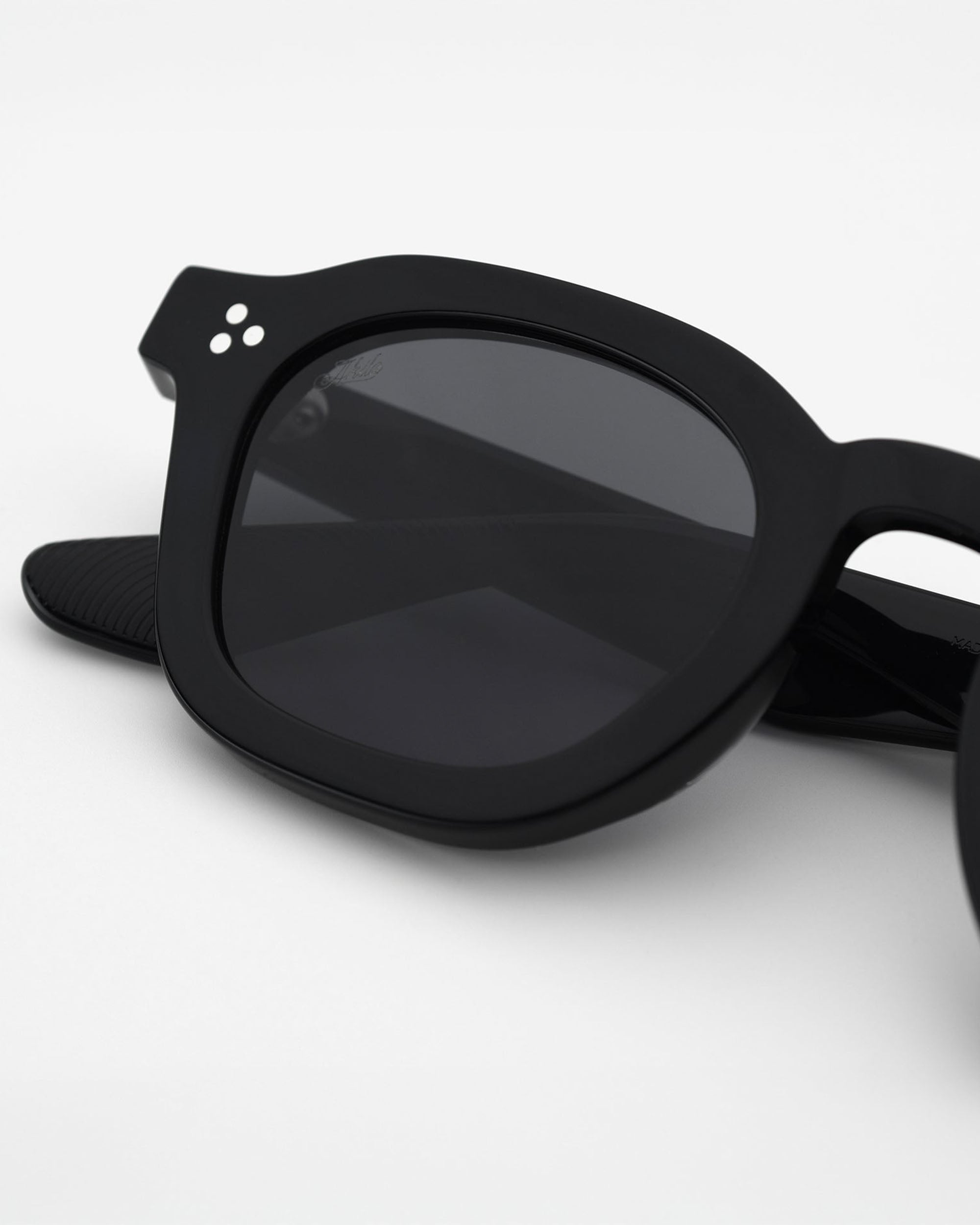 Logos - Black / Black