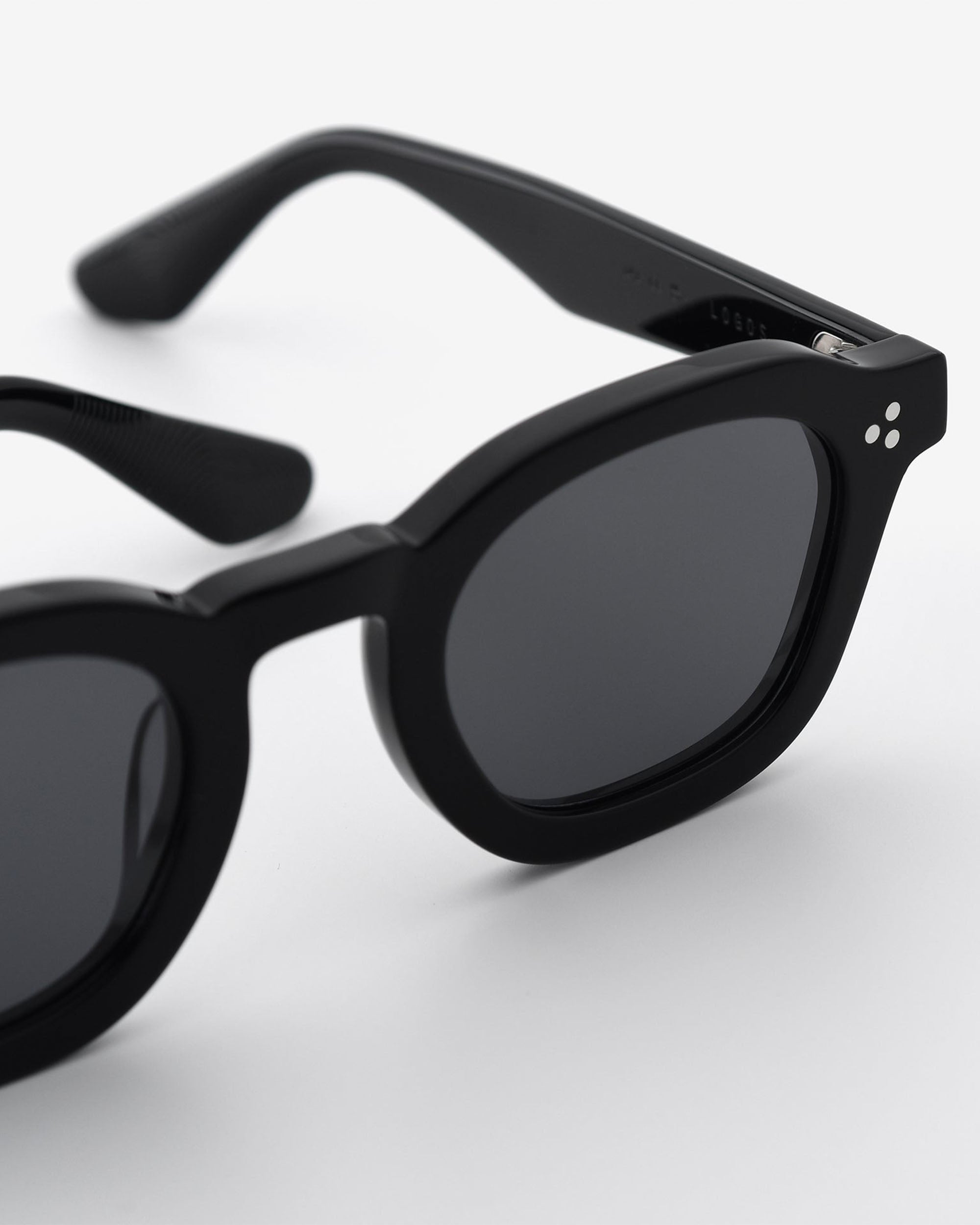 Logos - Black / Black