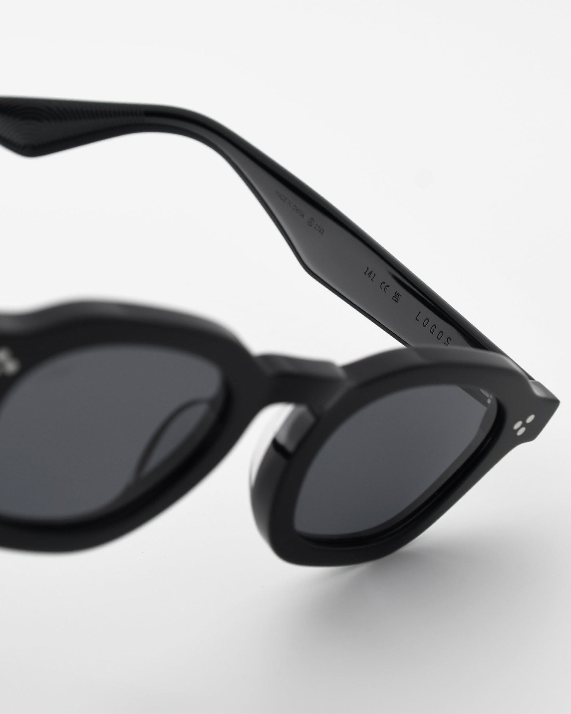 Logos - Black / Black