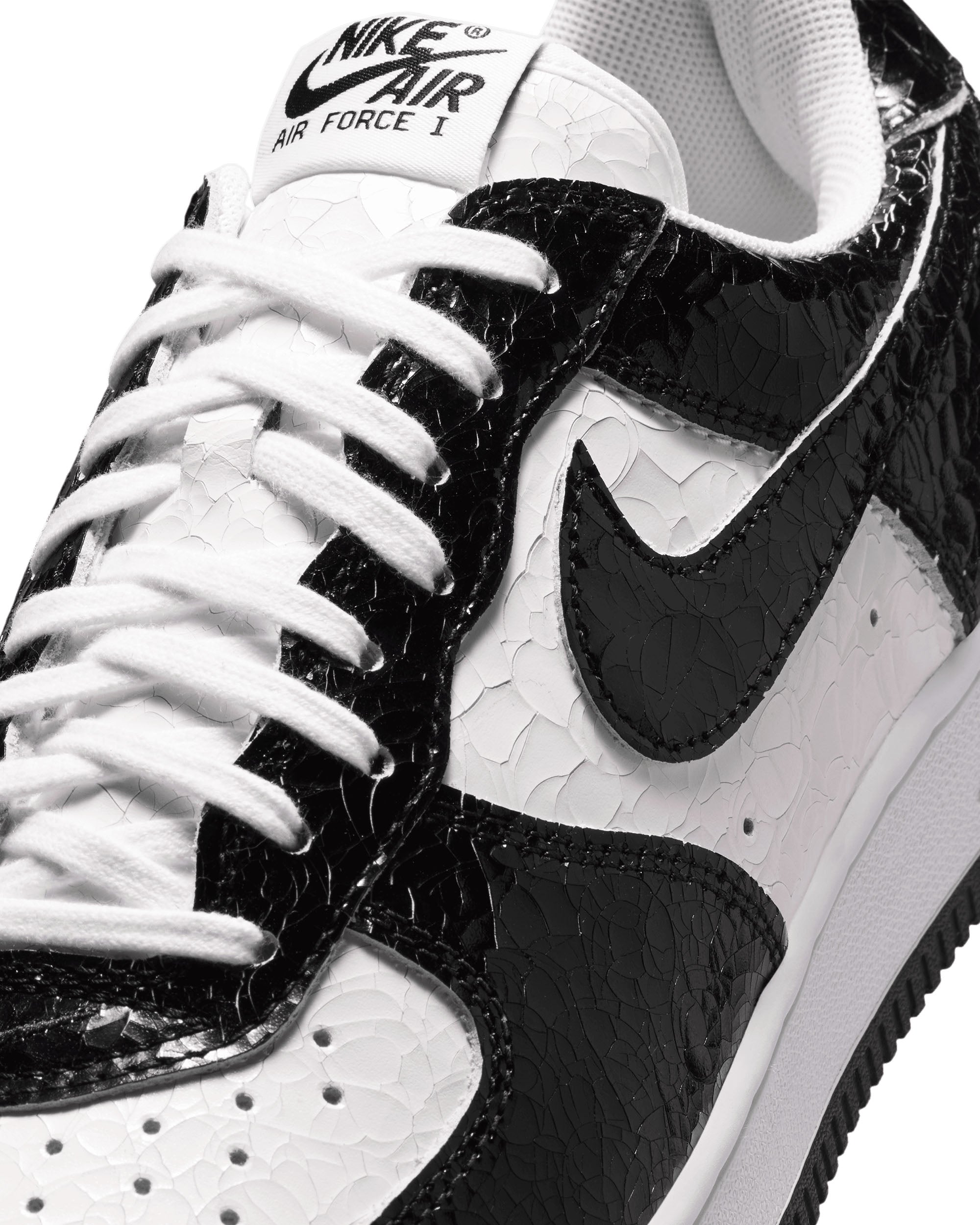Air Force 1 Cracked Leather - Black / White