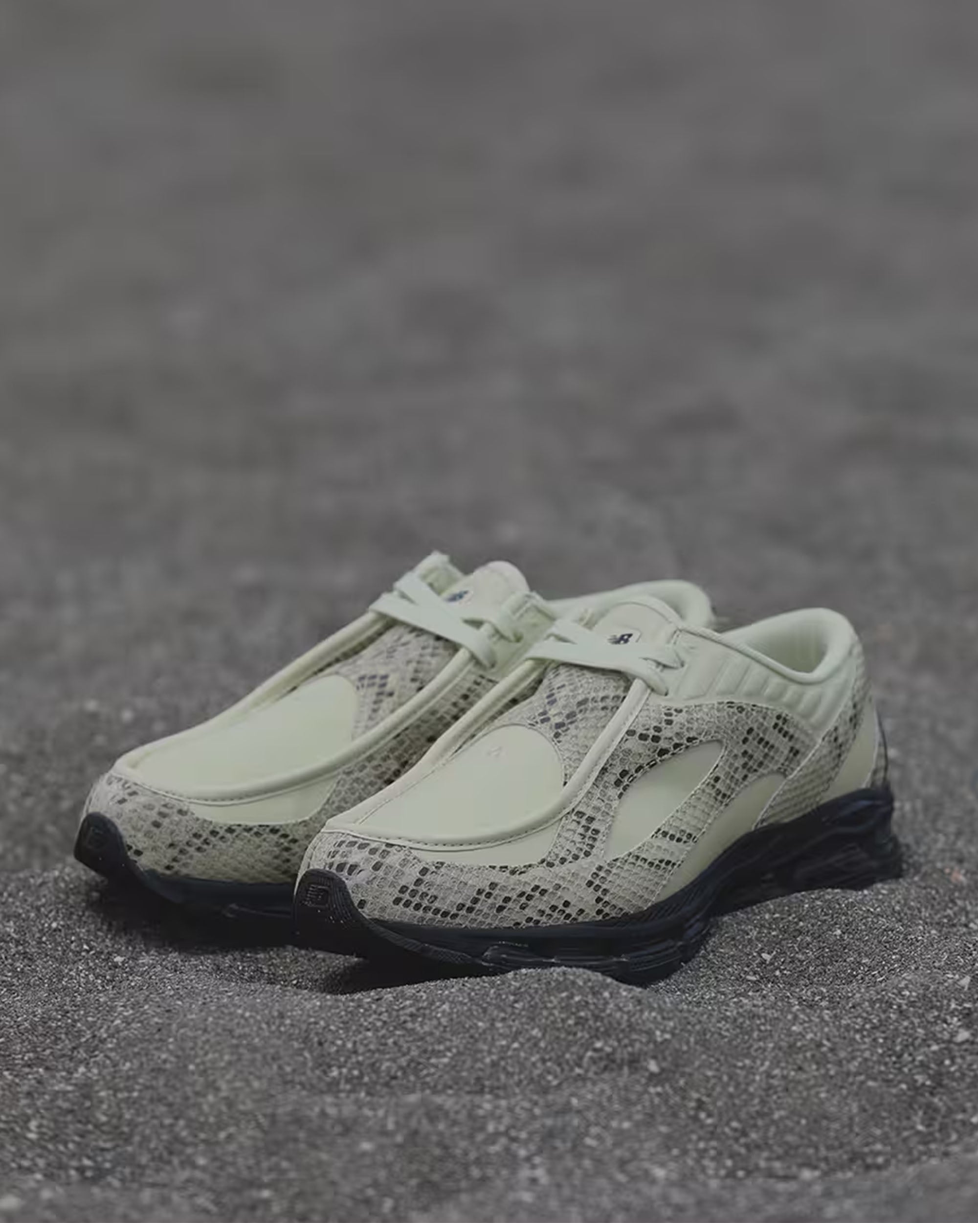 1890A Moccasin - Morel / Black