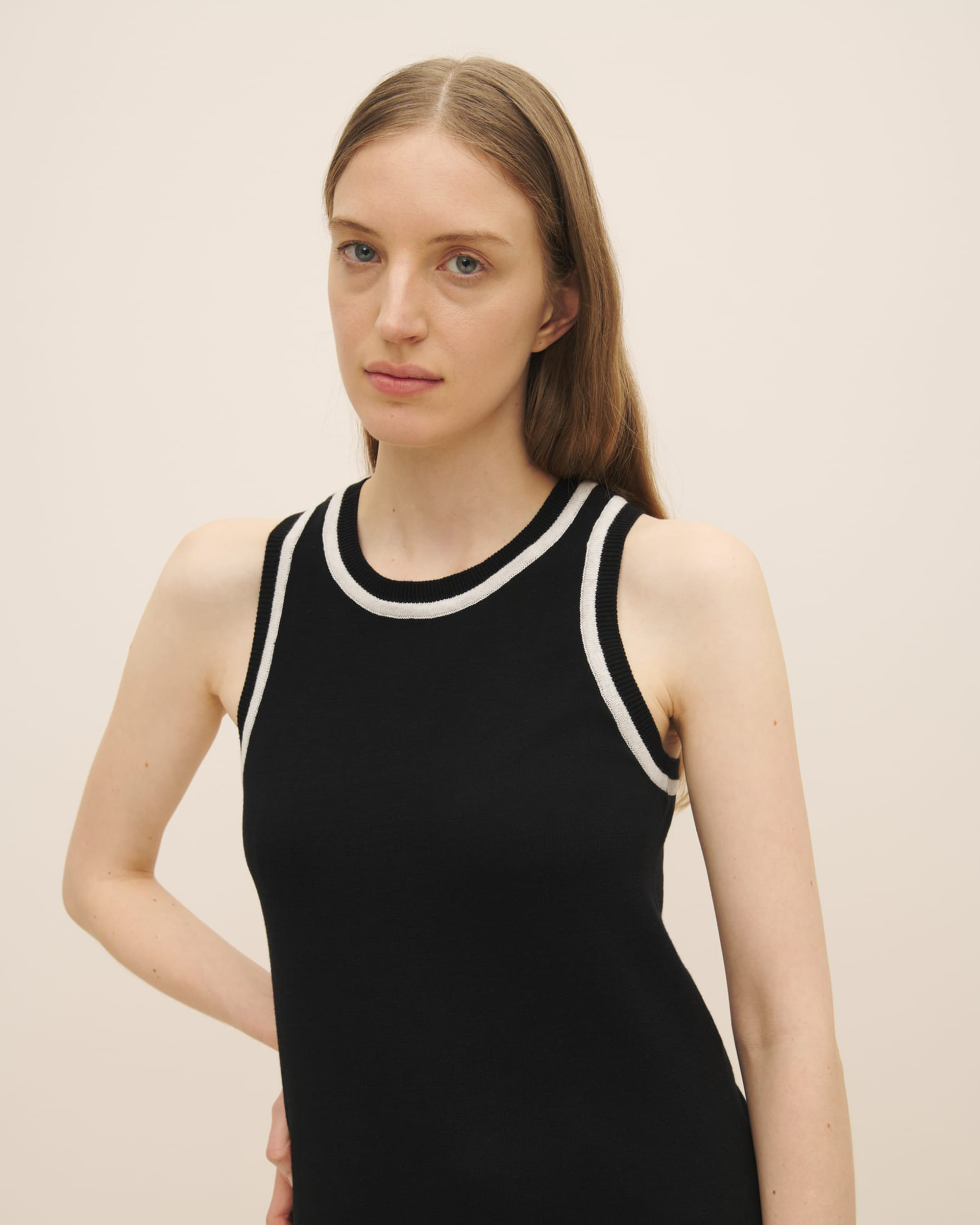 Contrast Singlet - Black / White