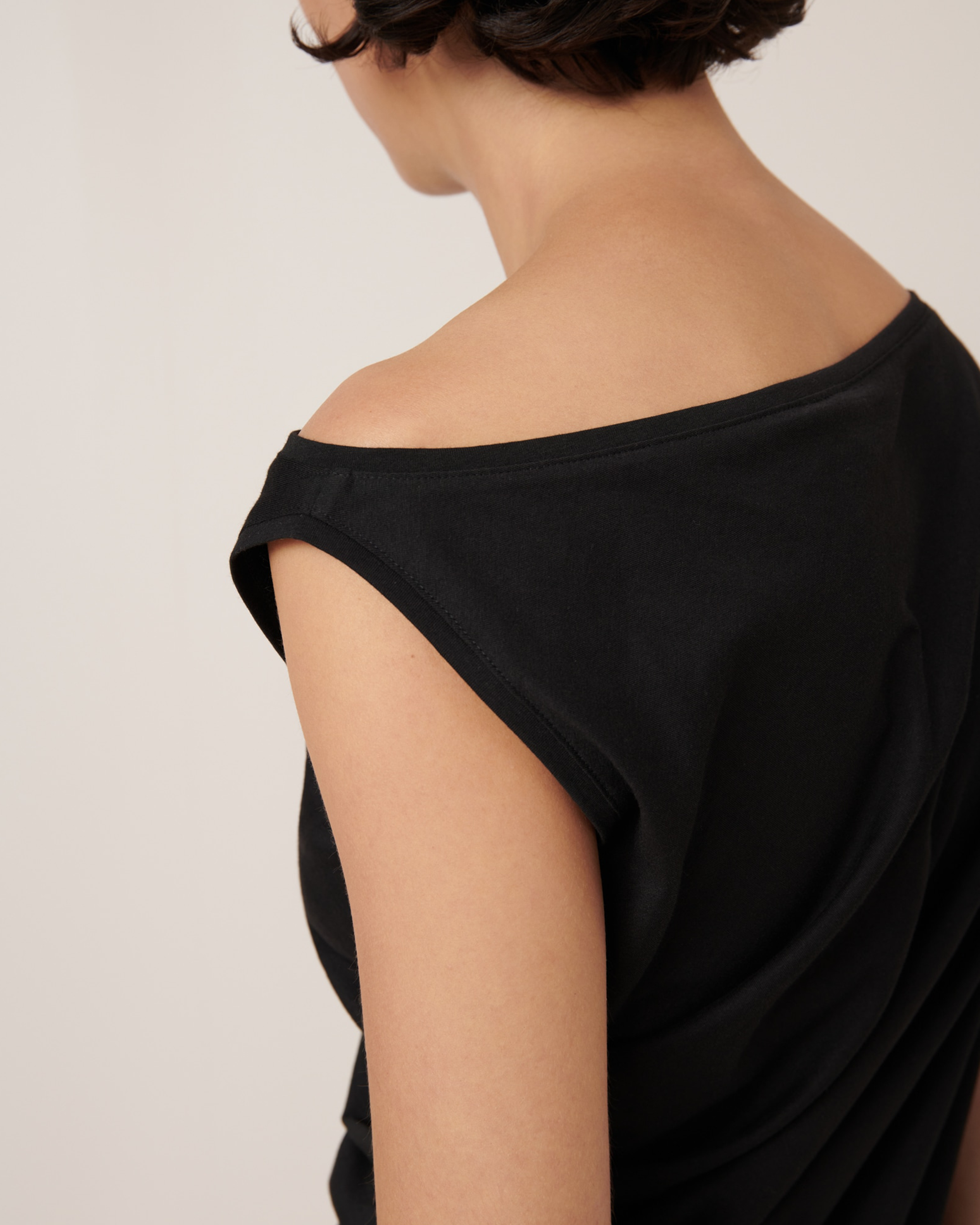 Asymmetric Top - Black