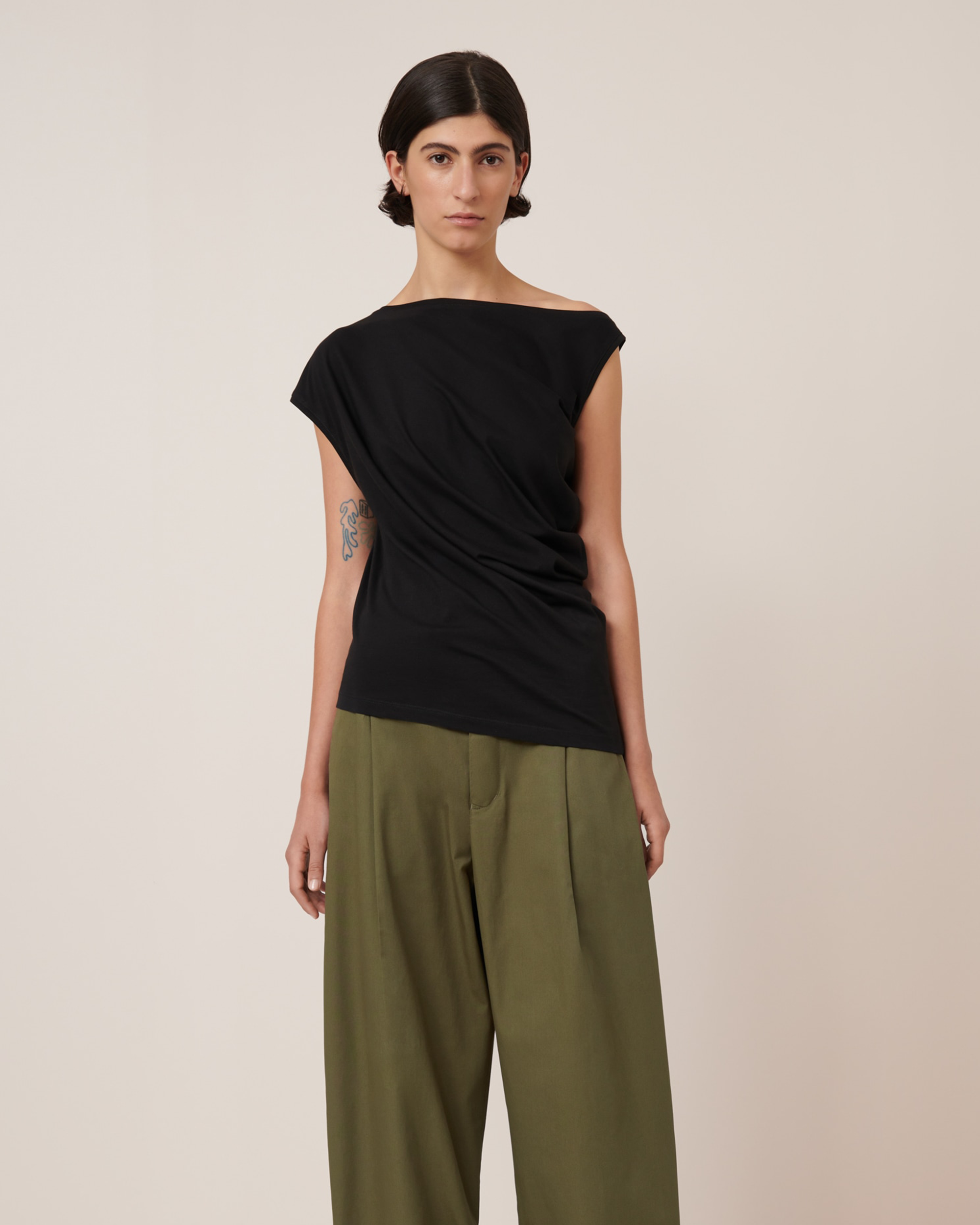 Asymmetric Top - Black