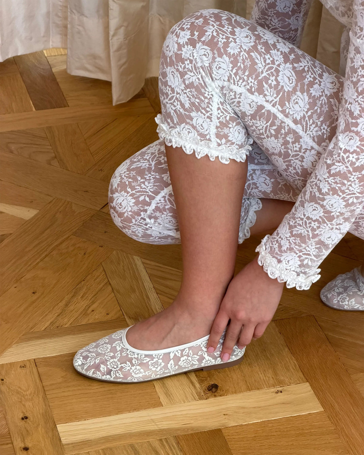 Lace Flats - White
