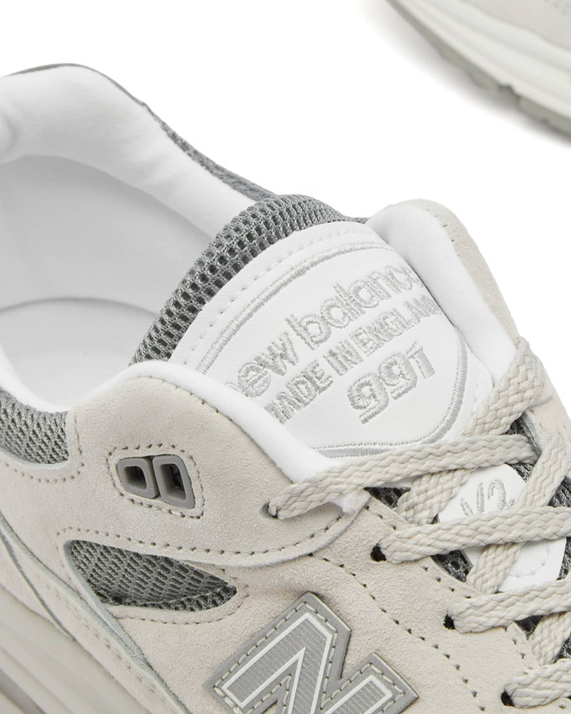 Made in U.K. 991v2 - Gray Marle