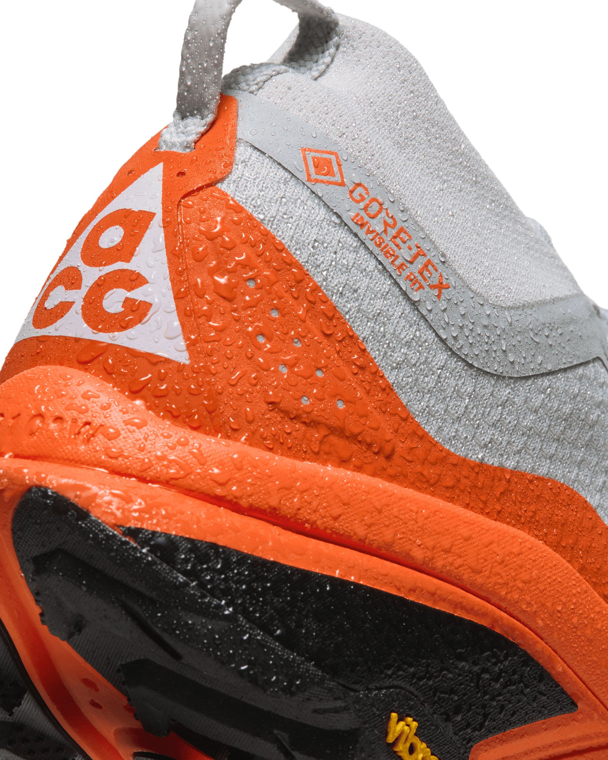 ACG Zegama Trail GORE-TEX - Light Silver/Summit White-Safety Orange