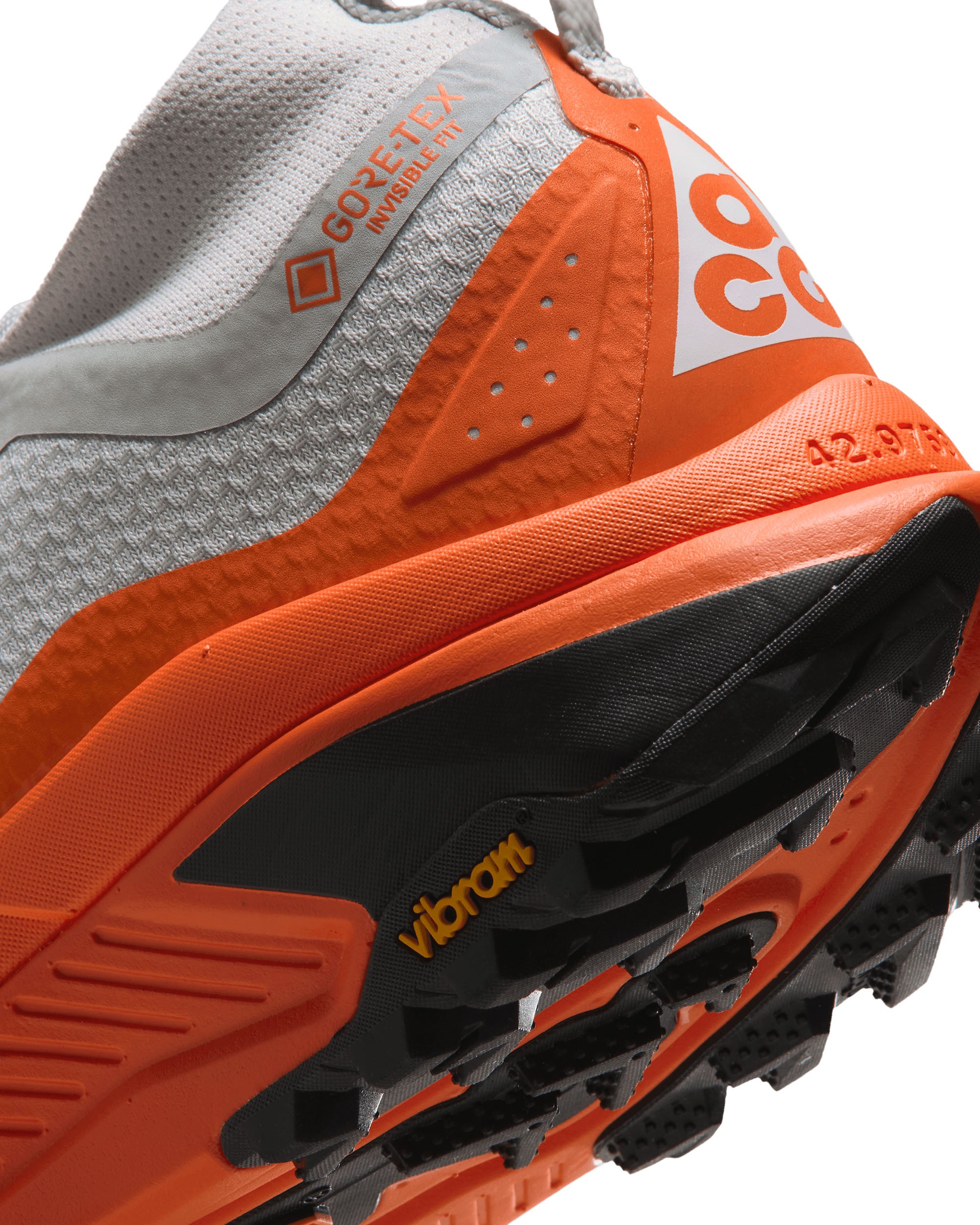 ACG Zegama Trail GORE-TEX - Light Silver/Summit White-Safety Orange