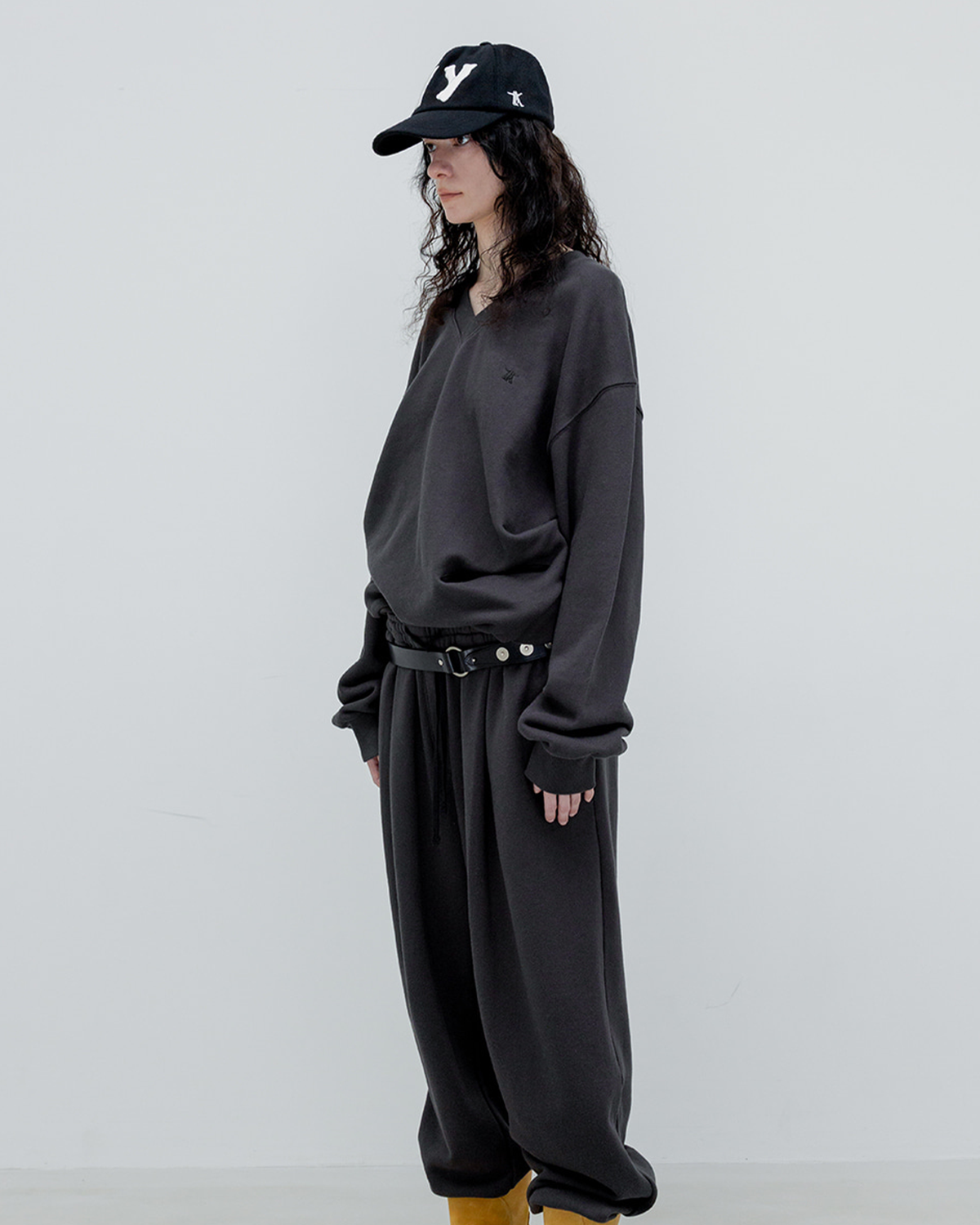 Slouchy V-Neck Sweatshirt - Black