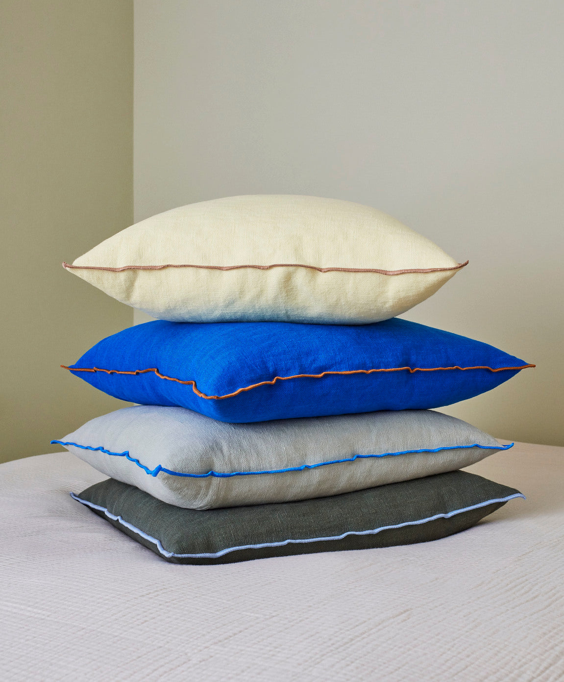 50cm x 50cm Outline Cushion - Vivid Blue