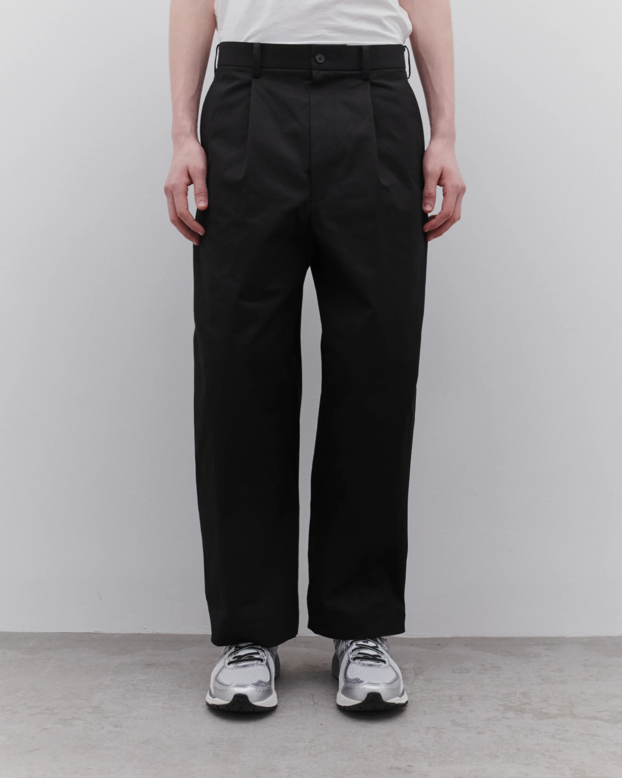 Buckle-Back Pleated Trouser - Black