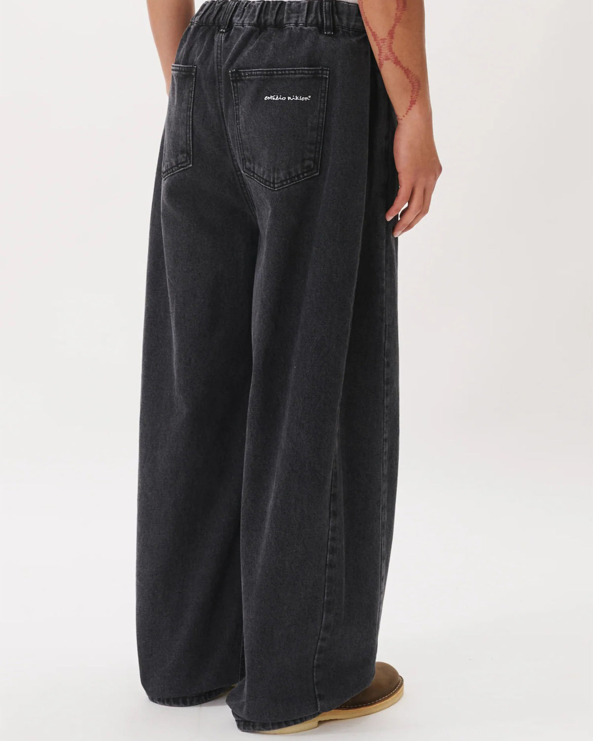 Side-Pleat Big Jeans - Black