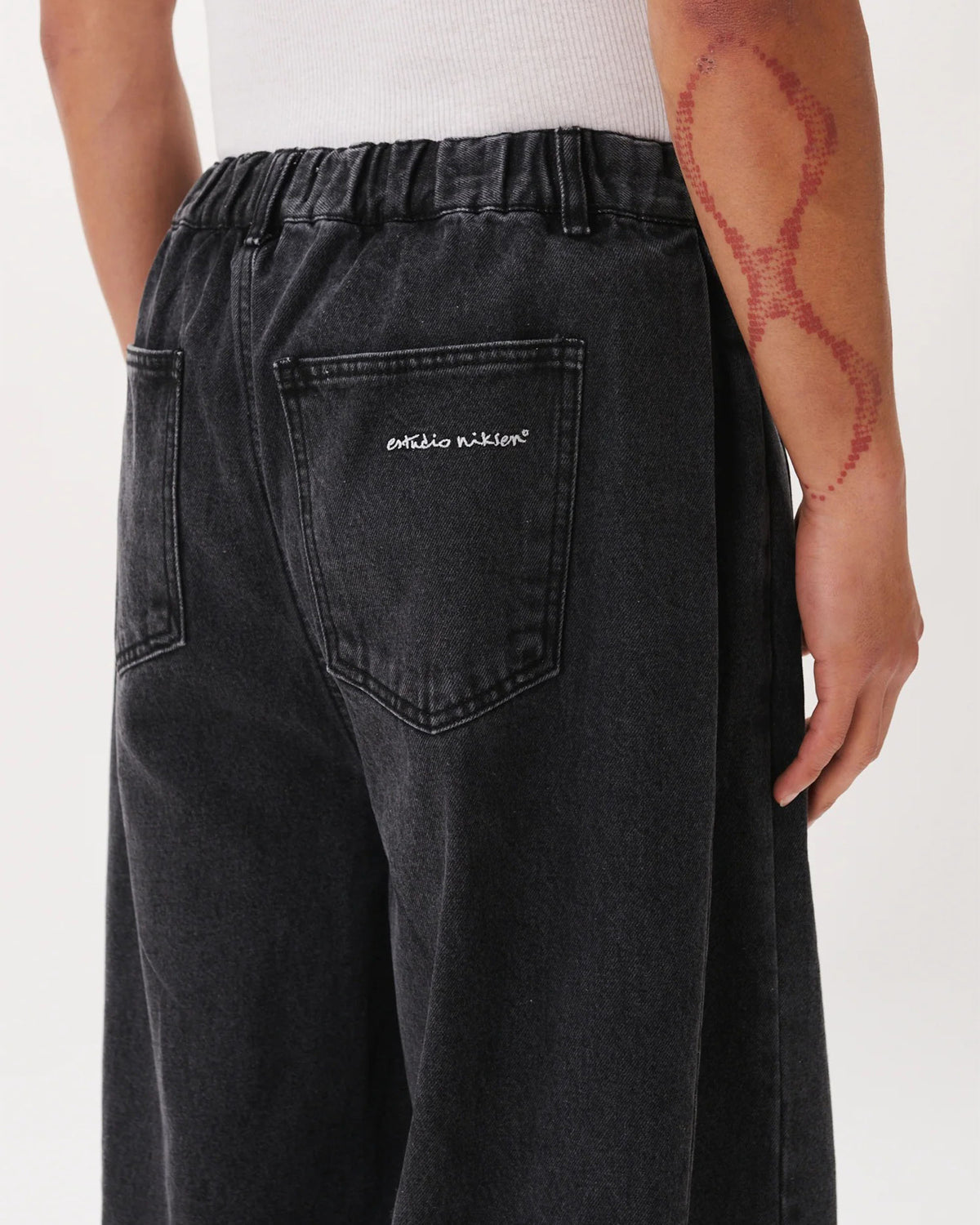Side-Pleat Big Jeans - Black