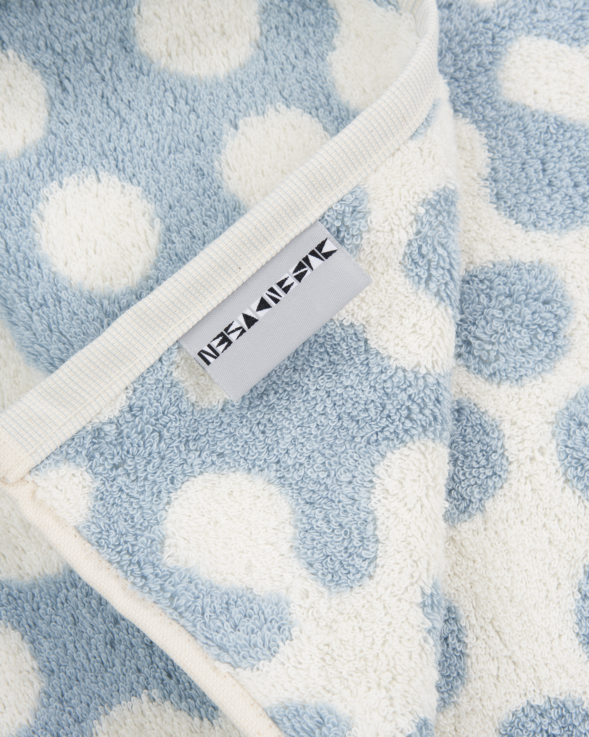 Neutral Bath Towel - Atom