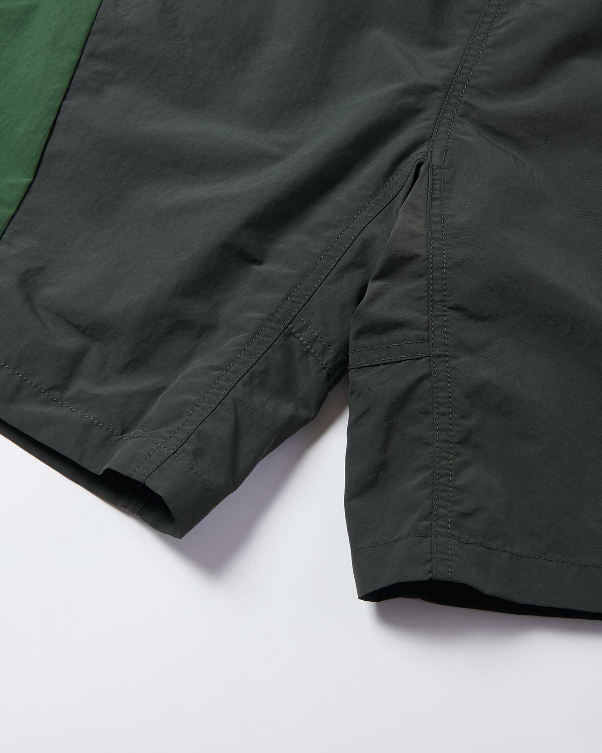 River bank Short - Black Ink / Green