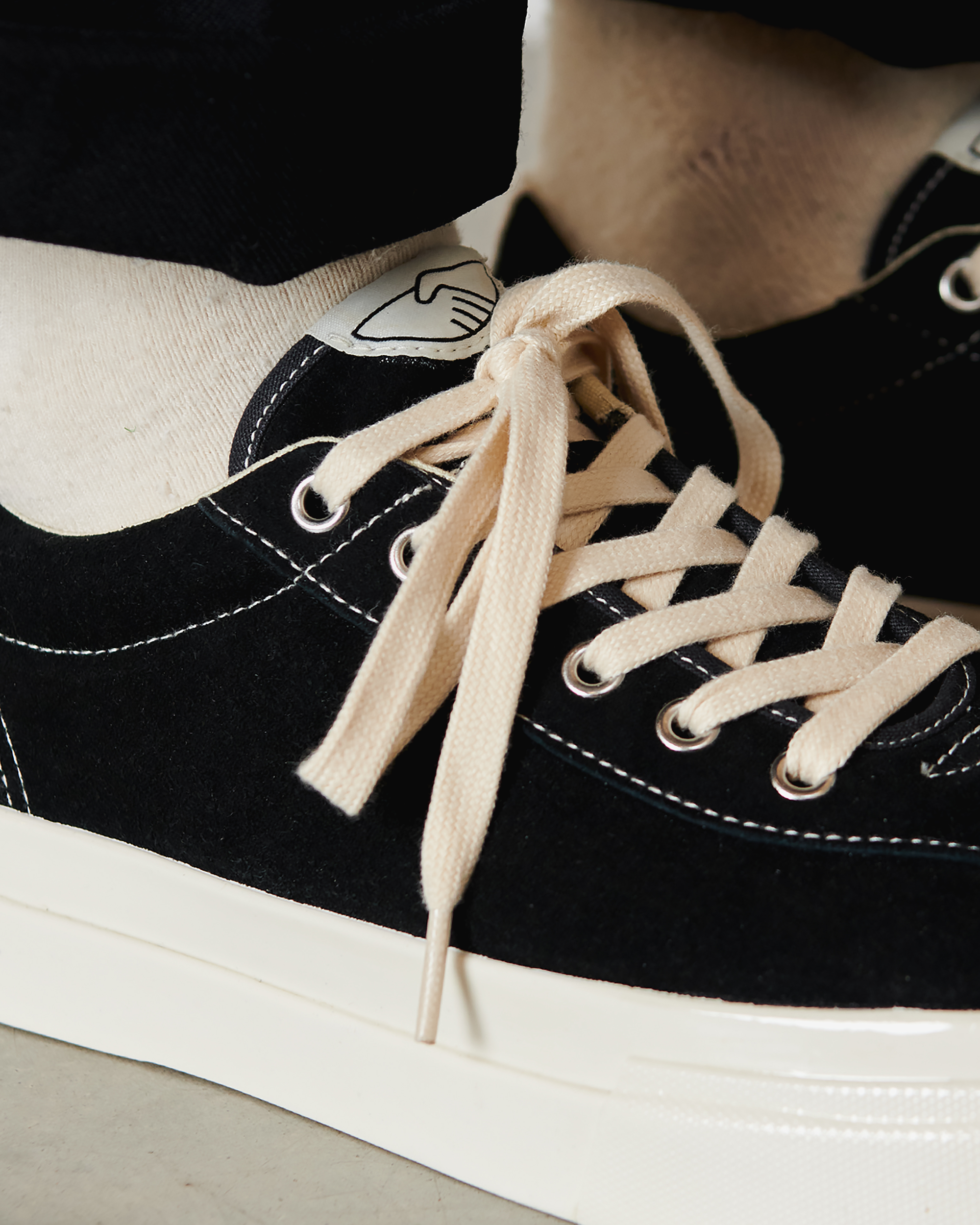 Dellow Suede - Black / Ecru